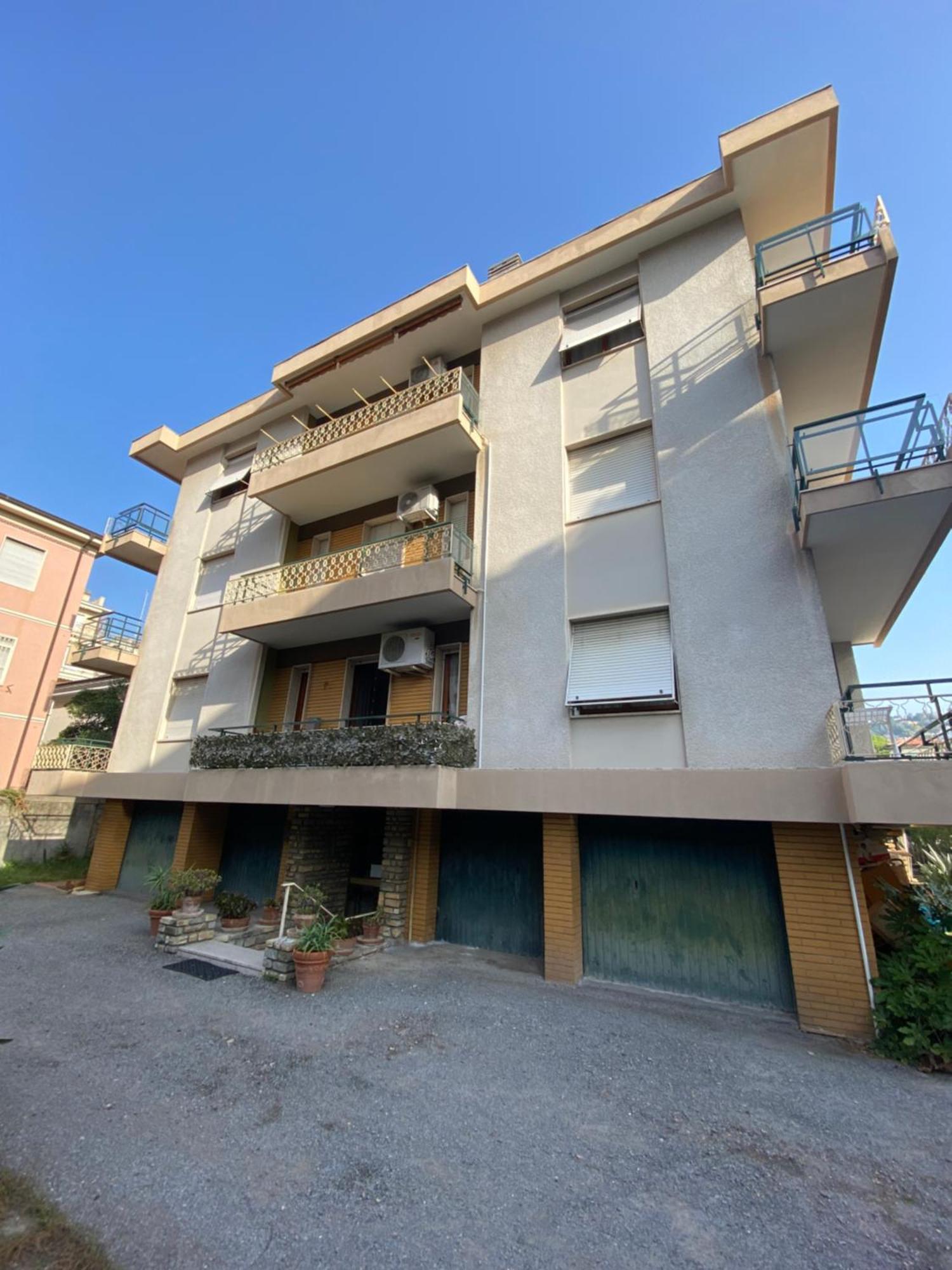 Casa Febo, In Centro Con Parcheggio Privato A 200 Mt Dal Mare Hotel Bordighera Kültér fotó