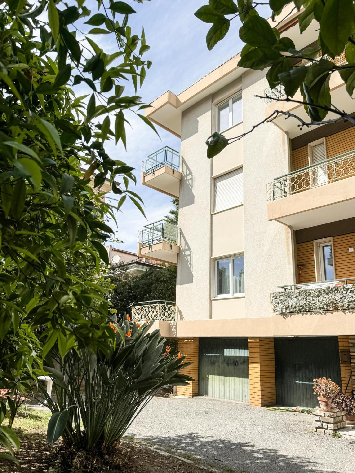 Casa Febo, In Centro Con Parcheggio Privato A 200 Mt Dal Mare Hotel Bordighera Kültér fotó
