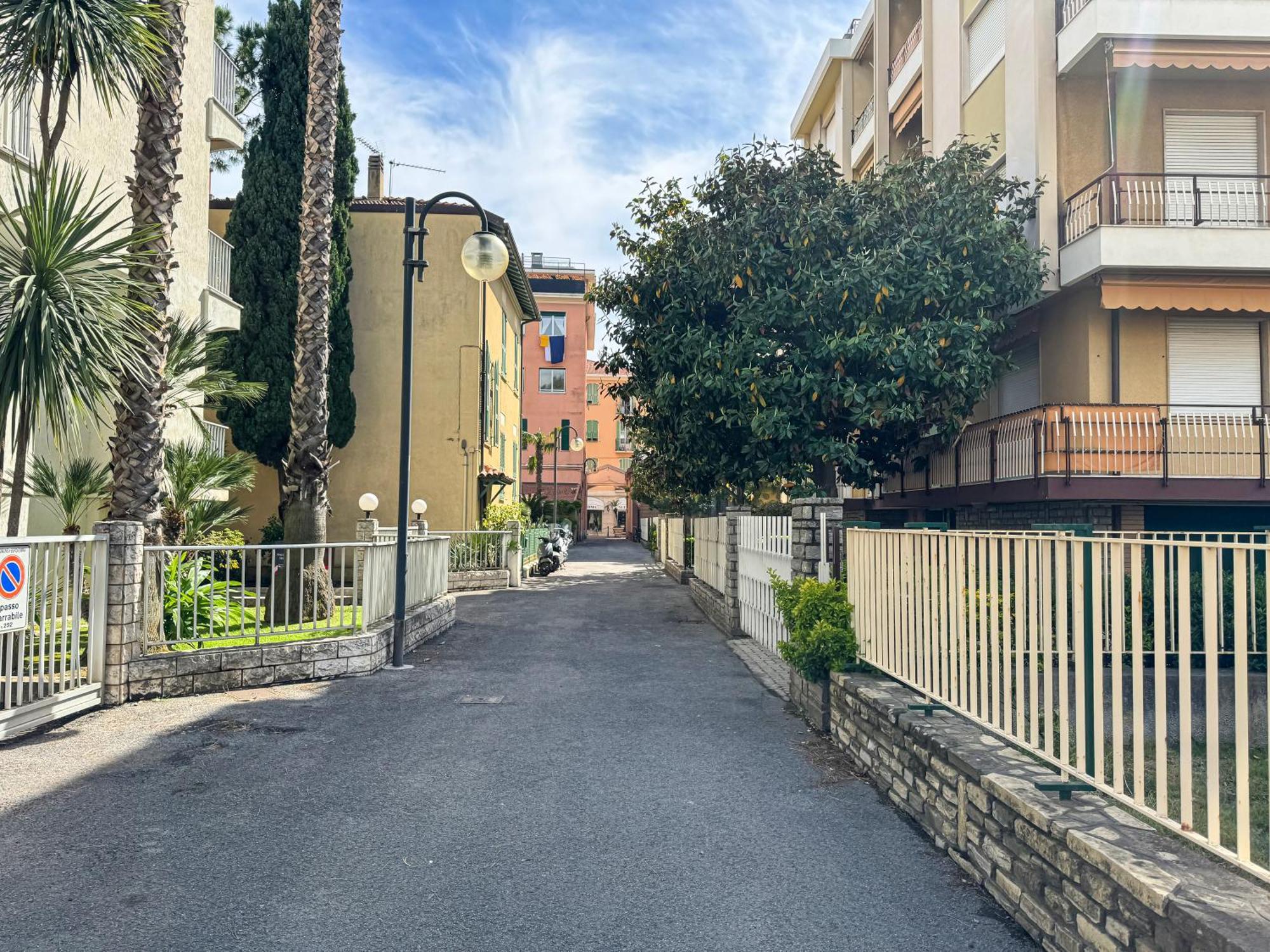 Casa Febo, In Centro Con Parcheggio Privato A 200 Mt Dal Mare Hotel Bordighera Kültér fotó