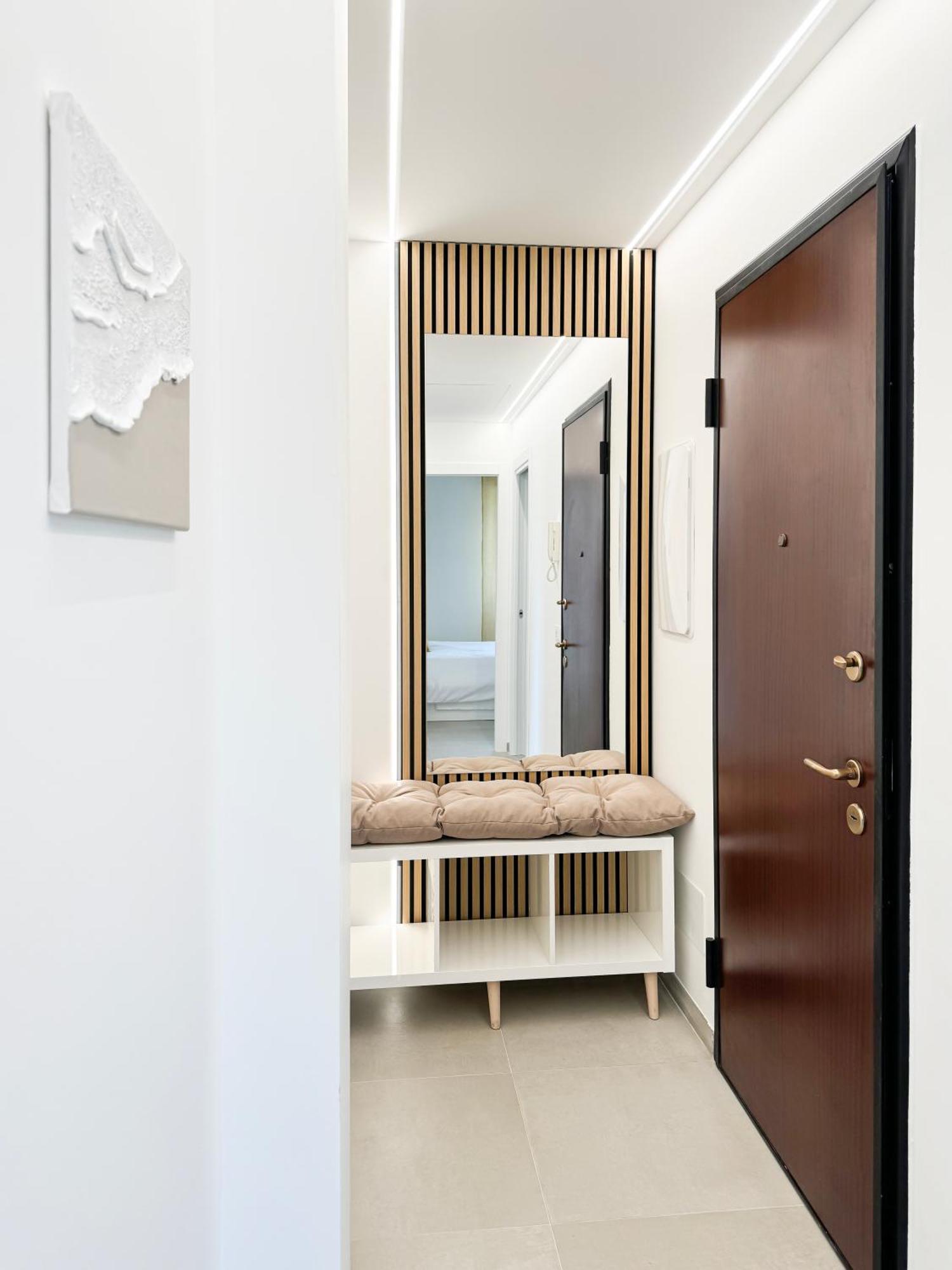 Casa Febo, In Centro Con Parcheggio Privato A 200 Mt Dal Mare Hotel Bordighera Kültér fotó