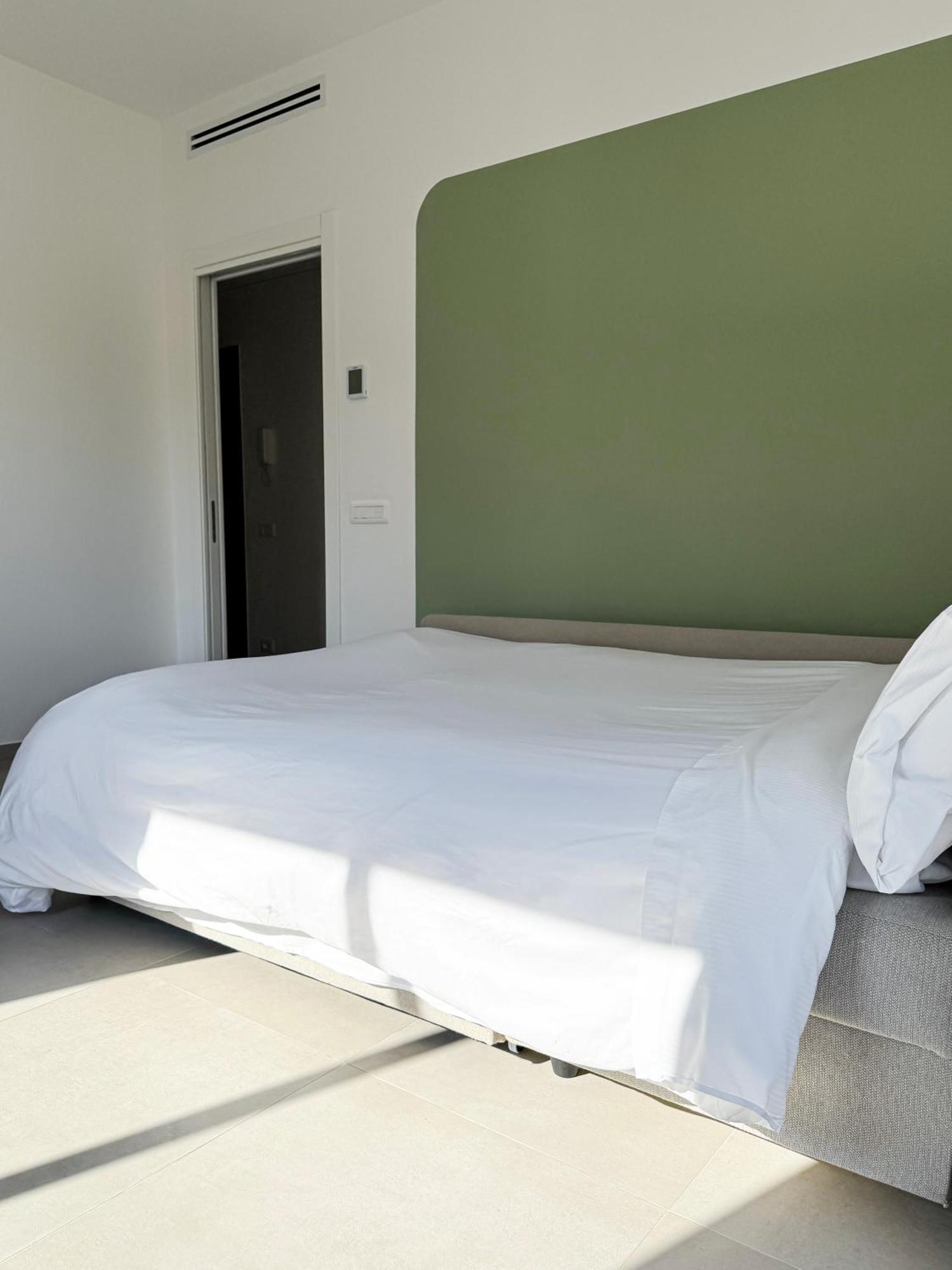 Casa Febo, In Centro Con Parcheggio Privato A 200 Mt Dal Mare Hotel Bordighera Kültér fotó